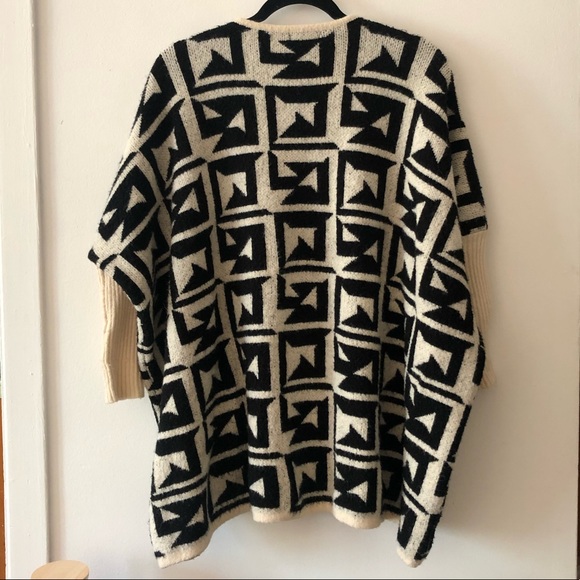 🌚 Black&white geometric print jumper / Small-to-Large - Picture 4 of 6